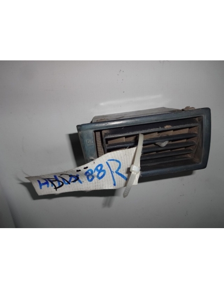 Rejilla ventilacion lado derecho tablero Toyota Hilux 1988 