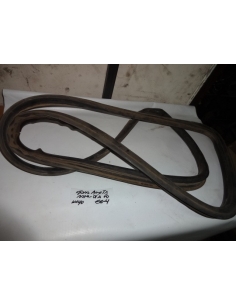 Goma puerta Mahindra 2010